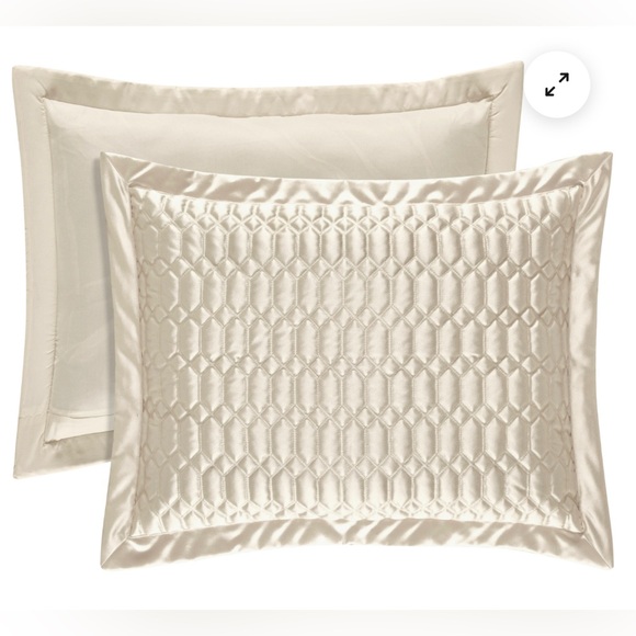 2 / J. QUEEN NEW YORK SATINIQUE KING SHAMS